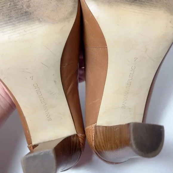 Banana Republic Womnes 7  Leather Buckle Accent Stacked Heel Slip-on Cognac - Picture 11 of 12